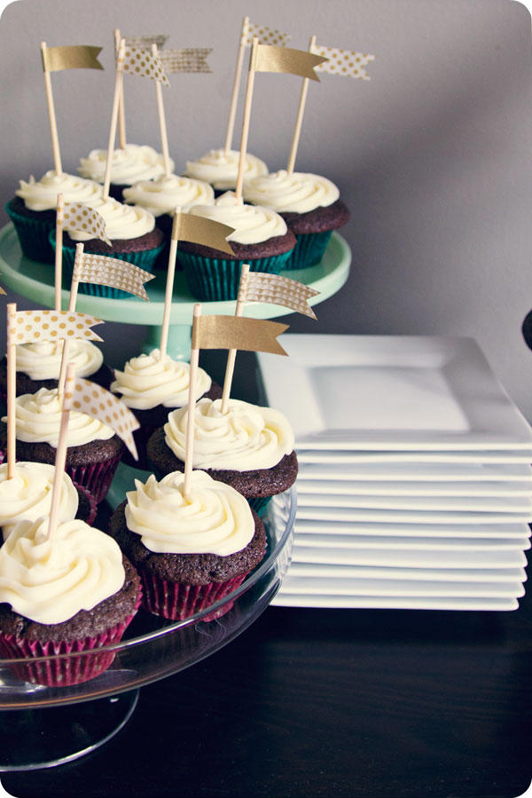 Golden Flag Cupcakes